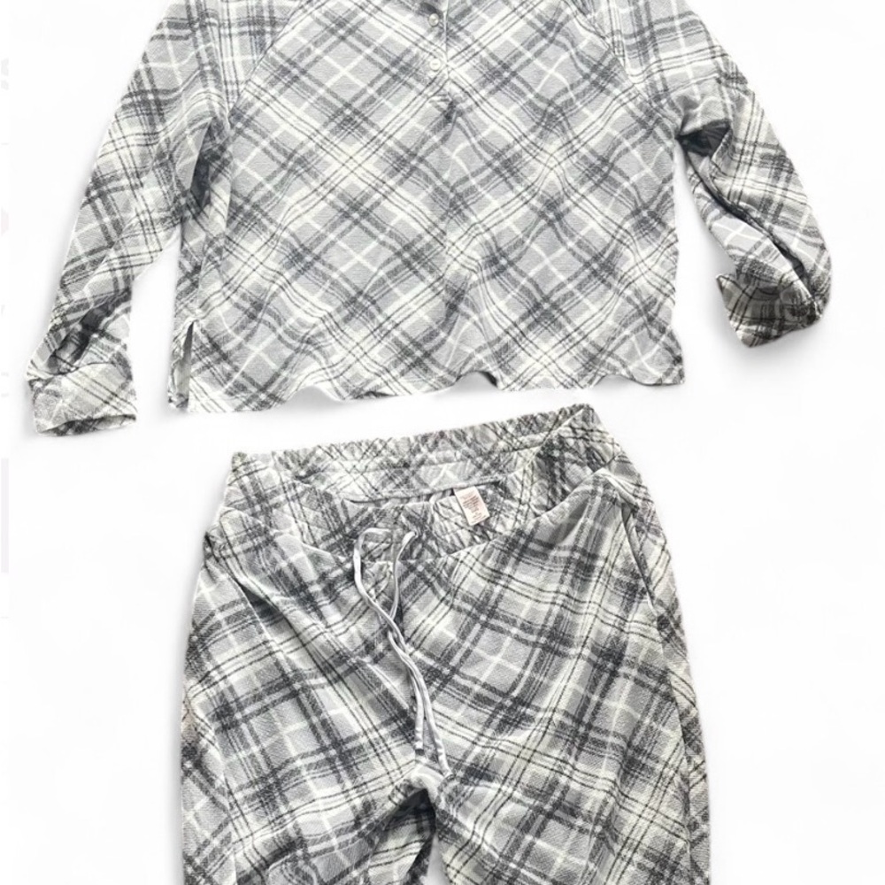 Victoria’s Secret Women’s Grey and White Thermal Pajama Set